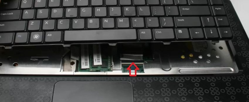 Разборка Dell M5030 снять клавиатуру